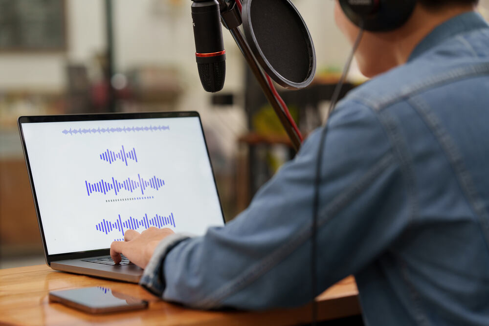 Audacity và iZotope RX là hai công cụ mạnh mẽ trong việc loại bỏ tiếng ồn phát sinh trong âm thanh. Hình ảnh sẽ cung cấp cho bạn những bước cơ bản để chuyên môn hóa kỹ năng của mình trong công việc này.